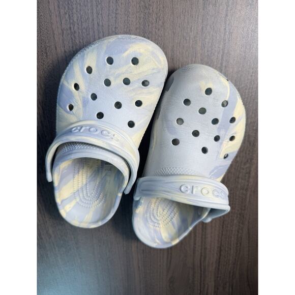 crocs kids marbled blue and tan unisex junior crocs size 2 - Picture 1 of 4